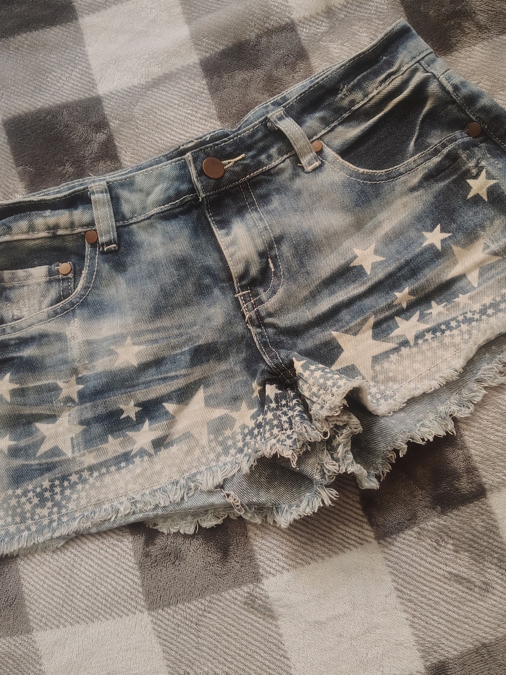 Fire Los Angeles Star Print Distressed Denim Shorts - Blue